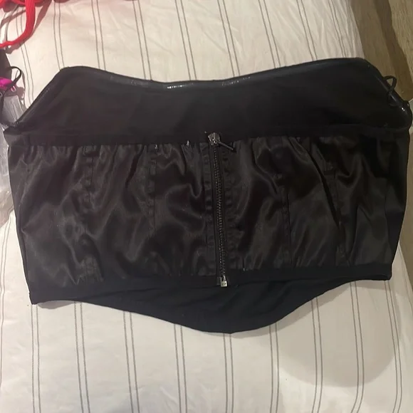 Garage satin corset top 🪩 - Picture 5 of 6